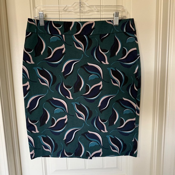 Ann‎ Taylor Factory Womens Skirt Green Leaf Print Pencil Skirt Size 8 - Picture 2 of 7